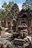 Ta Som temple - inside the first enclosure